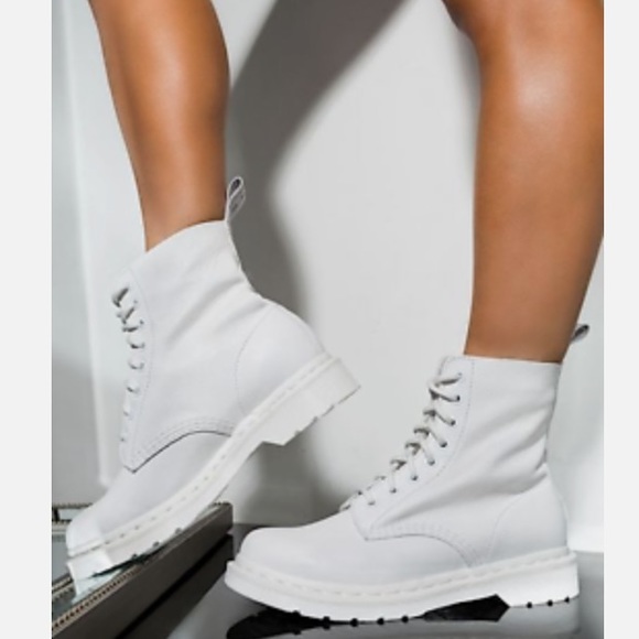 Dr. Martens 1460 PASCAL WOMEN'S MONO LACE UP LEATHER BOOTS - Picture 2 of 16